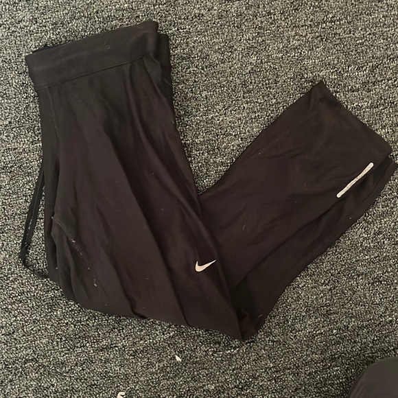 Nike Pants - 🌸🌸 MUST GO FINAL SALE nike leggings!